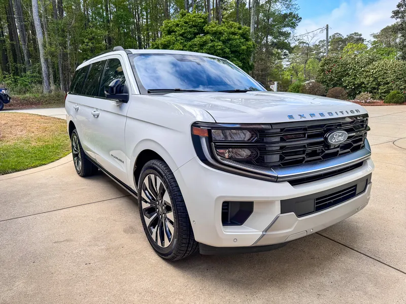 Freshly detailed white Ford Expedition Platinum in a driveway
